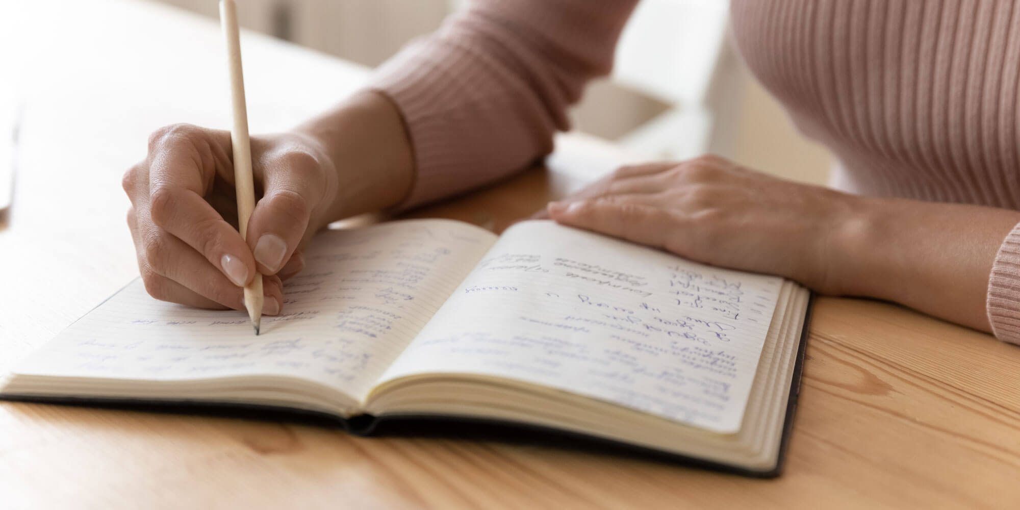 Notizbuch in dem geschrieben wird